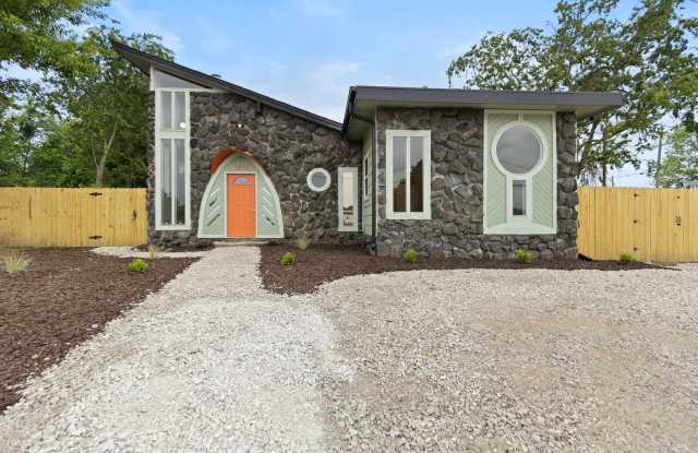 Stunning Tulsa Gem! 3 Bed 2 Bath photos photos