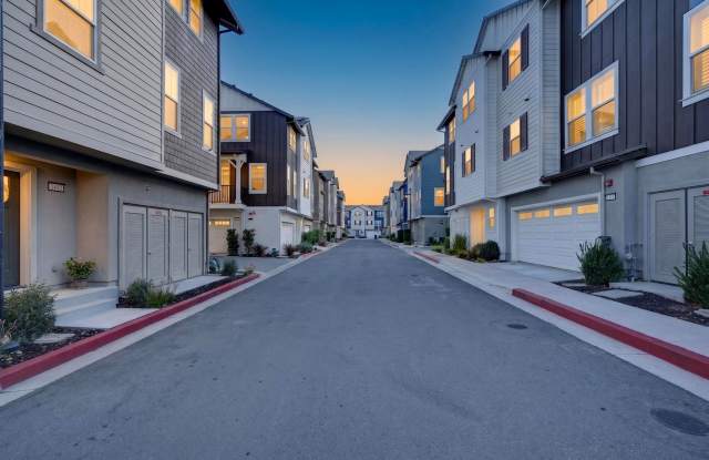 Luxury 4BD/4BA in Penny Lane | Private End-Unit + Solar + Bonus Room Near BART Gallery 1