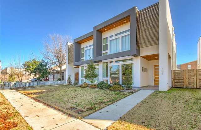 207 Adrian Drive Gallery 3