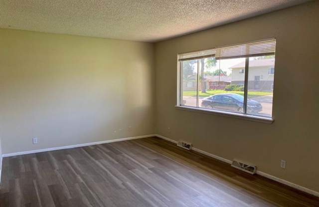 3-Bedroom Home Near Dining and Shopping Gallery 4