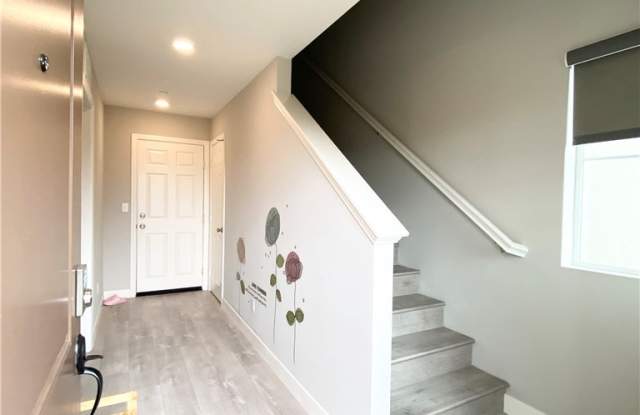 1676 W Rhombus Gallery 2