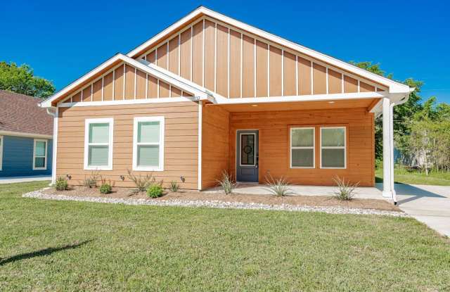 Don't Miss Out On This One! - 112 Sierra Madre Street, Payne Springs, TX 75156