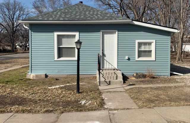 1004 Peach Fully Renovated 2 Bed 1 Bath Home photos photos