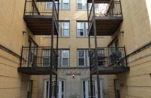 2340 W Granville Avenue unit: 1 - 2340 West Granville Avenue, Chicago, IL 60659