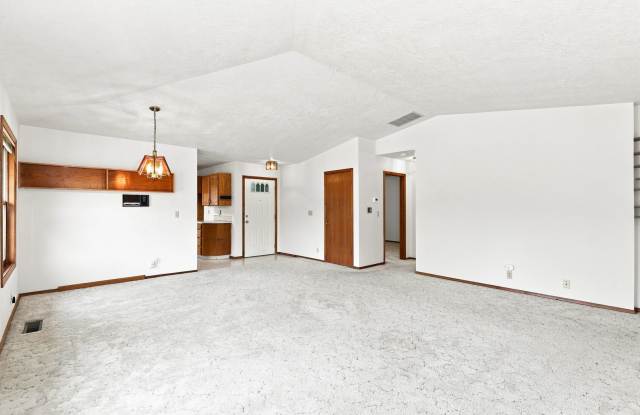 Charming 3-Bedroom Home with Garage & Lawn Care Included Gallery 4