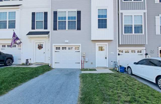 3 Bed / 2-1/2 Bath Single Family Townhome Gallery 1