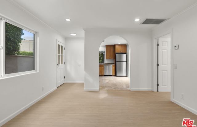 704 1/2 Westbourne Dr Gallery 1