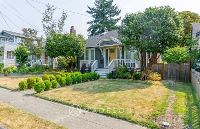 Beautiful Remodeled House with Fenced Yard in Maple Leaf Gallery 3