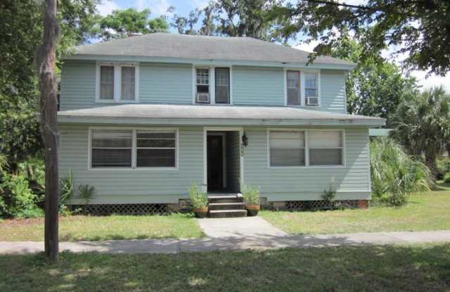 Great Two Bed/One Bath in Duckpond Area Close to Downtown! Gallery 1