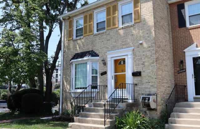 Commuter’s Dream! Spacious 3-Level End-Unit Townhome – Just 2 Blocks to Metro photos photos