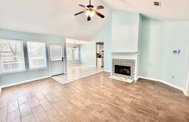 3 Bed, 2 Bath Home in Henderson Bayou Estates Gallery 1