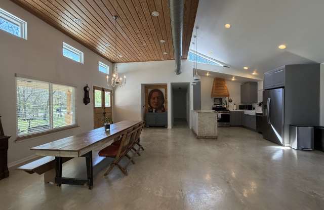 5661 Oak Boulevard photos photos