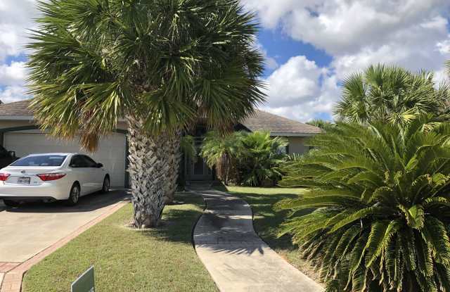 12 Cypress Point Dr - 12 Cypress Point Drive, Laguna Vista, TX 78578