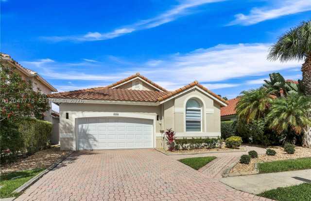 1530 Lacosta Dr W photos photos