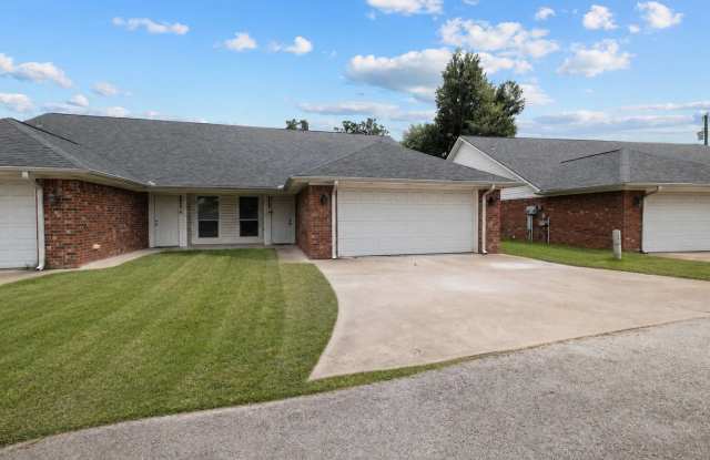 17416 FM 2493, 2 photos photos