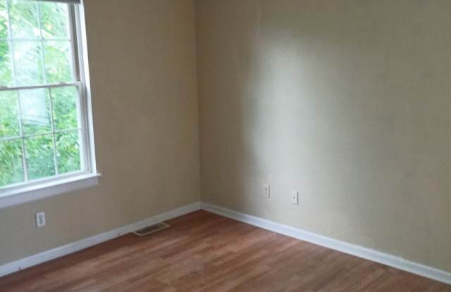 3 Bed 1 Bath Gallery 4