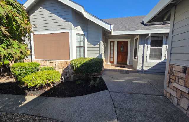 Desirable Westside Petaluma - Beautiful and well maintained 3 bedroom, 2 bath Gallery 1