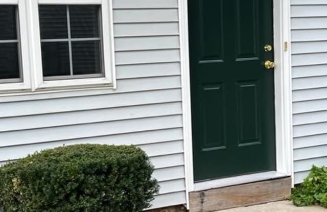 307 Kings Court - 307 Kings Court, Woodbridge, NJ 07095