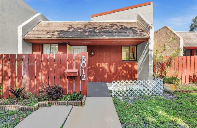 5012 SW 40 AV photos photos