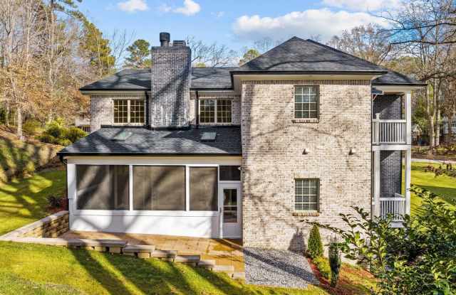 5019 Hollyridge Drive Gallery 3