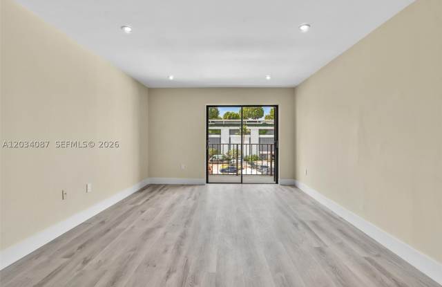 9124 Collins Ave Gallery 3
