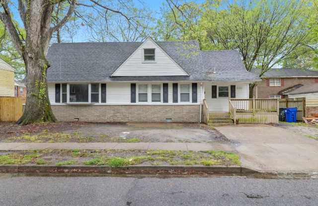 Spacious 5BR Home with Fenced Backyard in Norfolk photos photos