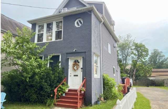 210 Forest St photos photos