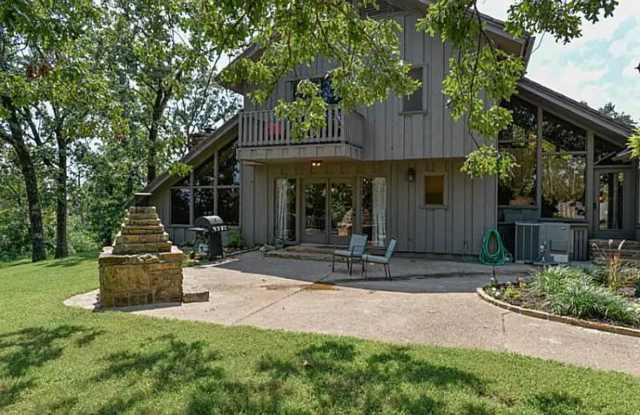 Four Bedroom/Three Bath Home/Large lot photos photos