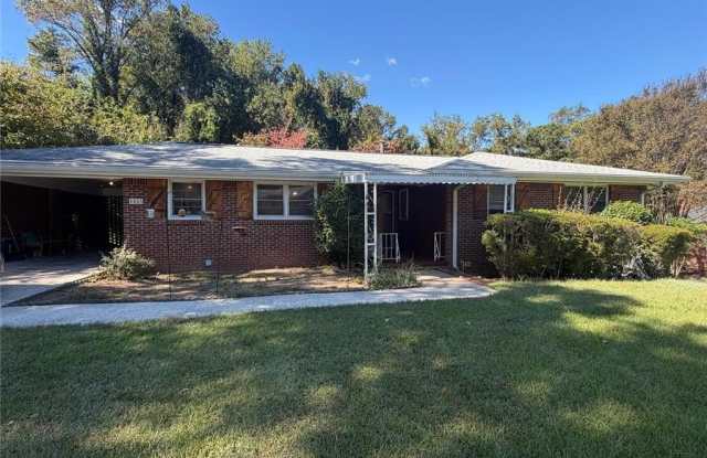 4455 Hillpine Road Gallery 1