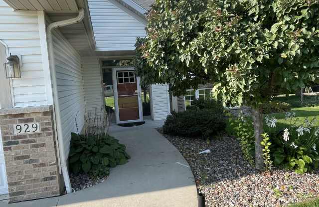 929 Plymouth Ln Nw Gallery 2