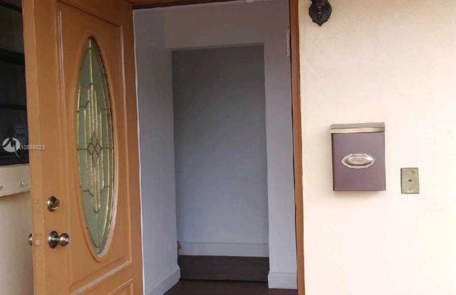 19703 NE 12th Pl Gallery 2