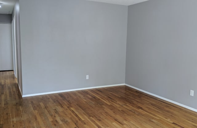 4404 Se 91st Ave - 4404 Southeast 91st Avenue, Portland, OR 97266