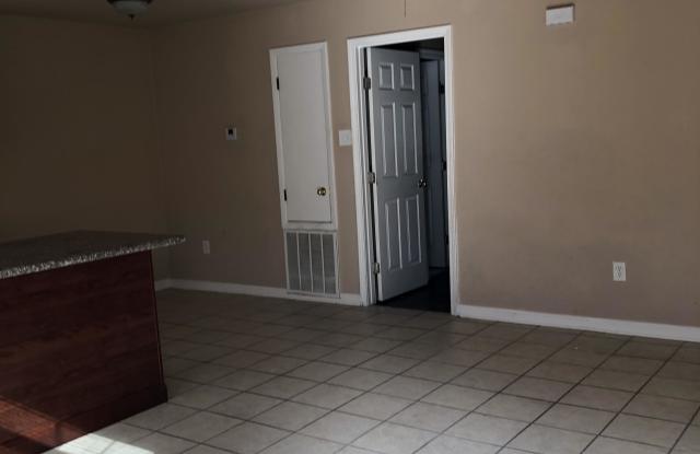 1924 Hickory Avenue - A photos photos