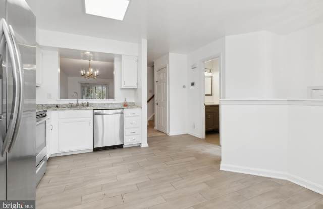 13482 LOCK LOOP Gallery 4