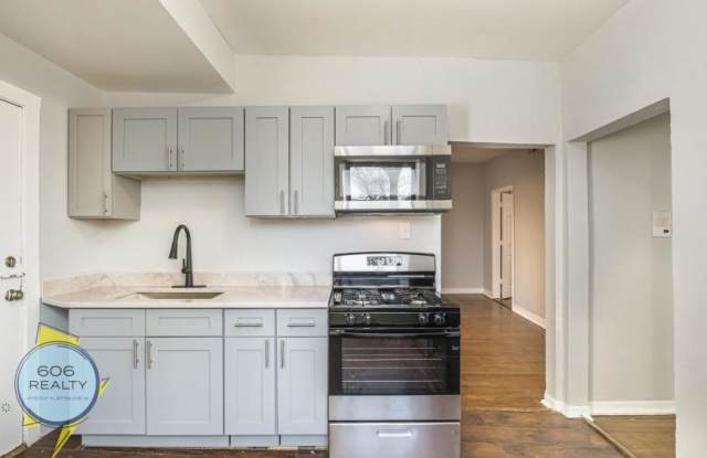 1028 East Hyde Park Blvd. photos photos