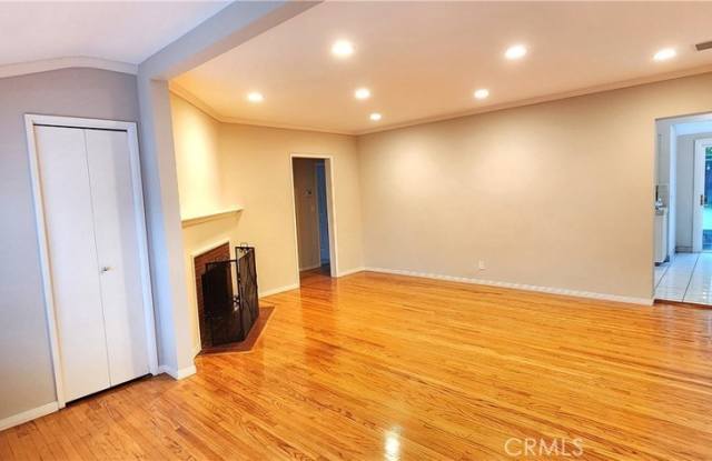 10403 Weddington Street Gallery 2