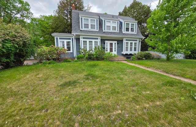 $2150| 3BD 1.5+BA| 1710 State St| Available August 15th! photos photos