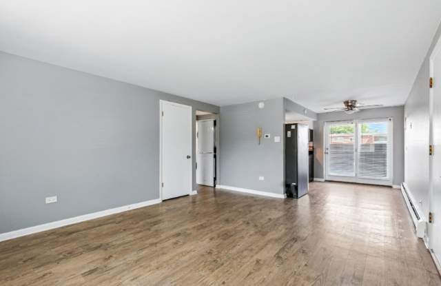 Beautifully Remodeled 2 Bedroom with W/D, A/C and Parking Gallery 4