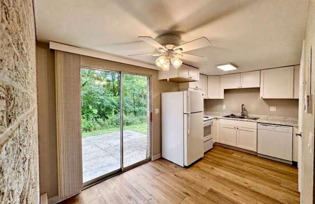 Brookville Townhomes - Newly Remodeled 2 Bed 1.5 bath Townhomes Gallery 3