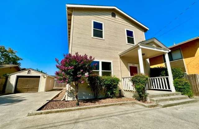 **Pre-Leasing for Summer 2026** Newly updated, spacious 5 bedroom home photos photos