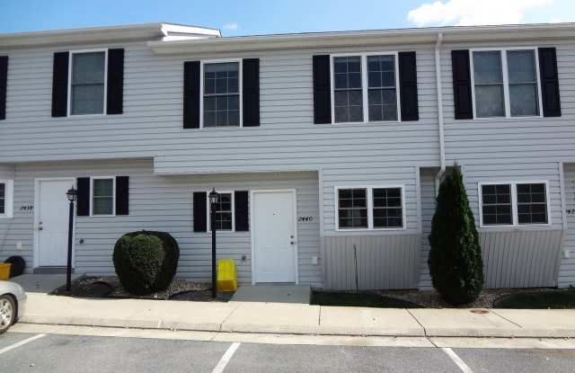 Spacious Townhouse with 2 Master Suites and Full Basement photos photos