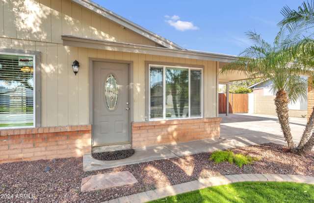 2152 E CLAIRE Drive Gallery 3