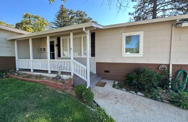 Stunning 3 Bedroom 2 Bathroom Home Close to Downtown Grass Valley Gallery 3