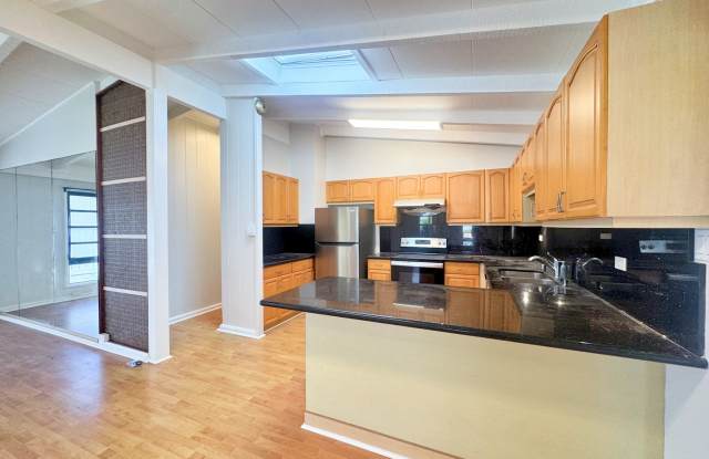 4 Bedroom, 2 Bathroom Single Family Home in Enchanted Lake w/PV Panels! Gallery 4