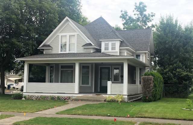 Northwest Area 4 Bedroom 2 Bath Bungalow photos photos