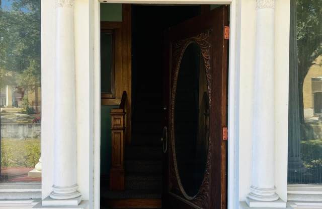 1120 ACOSTA Street Gallery 4