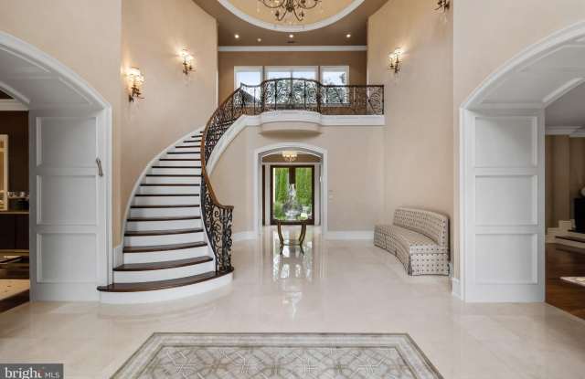 4 SOUTHWOOD Drive Gallery 2