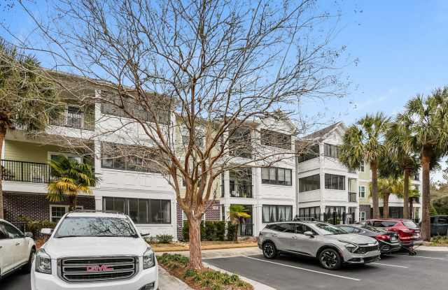 Beautiful 2BR/2BA Home in Charleston SC, Available Now! photos photos