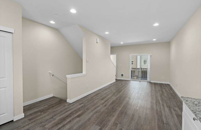 Pinnacle Landing Townhomes - Two Bedroom Townhouse Gallery 4