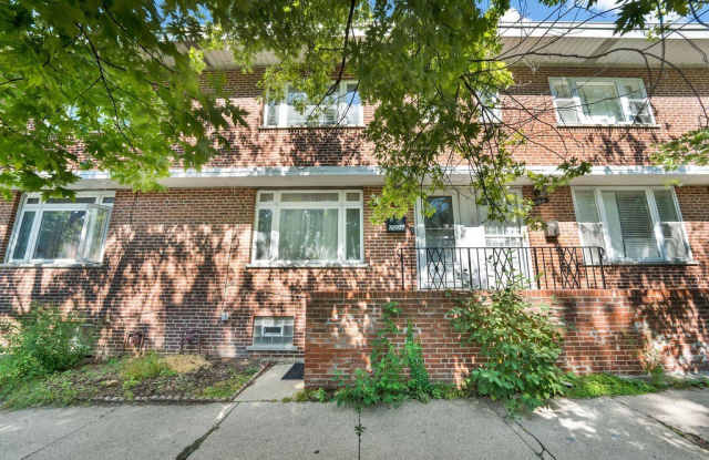 2006 W Farwell Avenue - 2006 West Farwell Avenue, Chicago, IL 60645